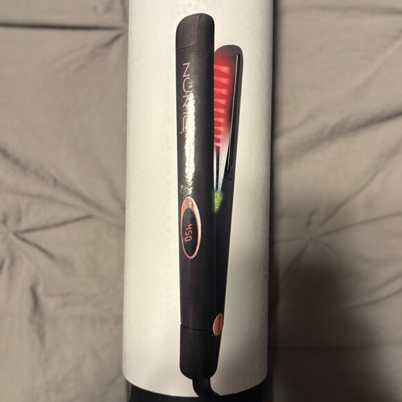 NUME Megastar Flat Iron - Picture 3 of 3